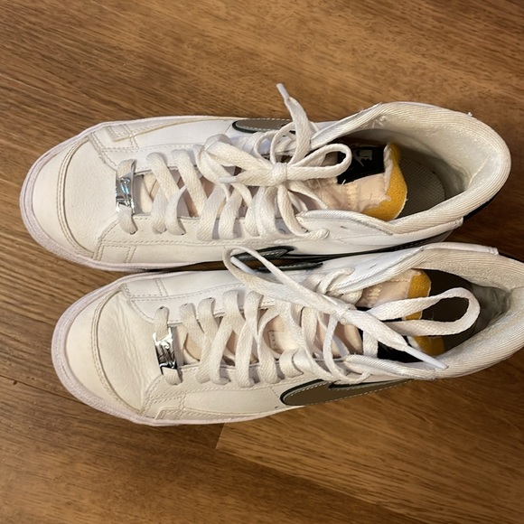 Nike White Shoes, Worn once Before (Crease in front of shoes), Gray Nike Logo - Picture 5 of 7